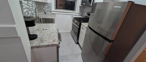 Fridge, microwave, stovetop, dishwasher