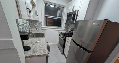 Relocate to the Loop • Quiet 2BR near WashU