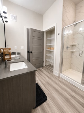 Bathroom - NL Lux Stay in Downtown Frisco with Rooftop Pool (Frisco)