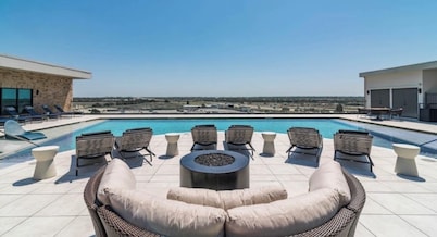 NL Lux Stay in Downtown Frisco with Rooftop Pool