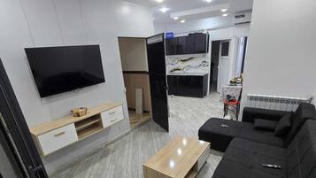 Een smart-tv en een stereo