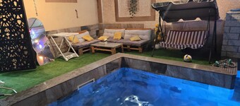 Stunning garden-level apartment with a pool and a steam room