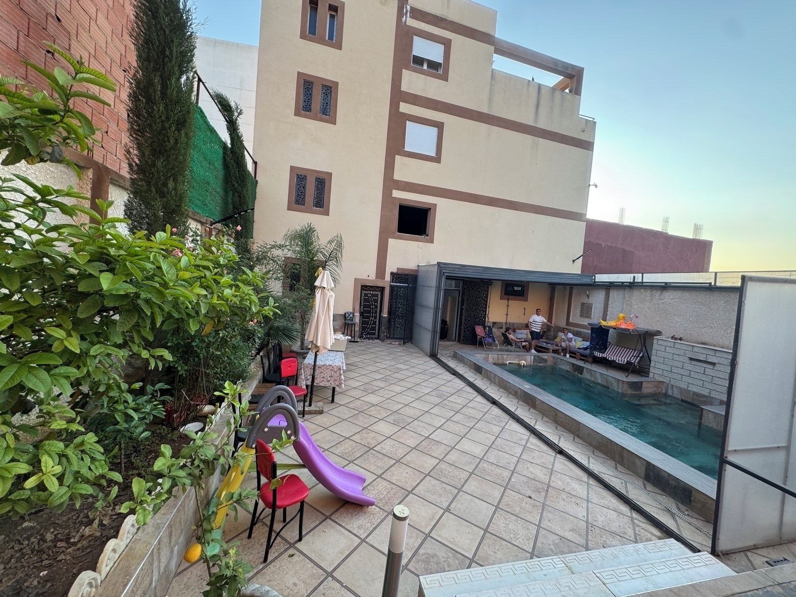 Piscina coberta i piscina a l'aire lliure 