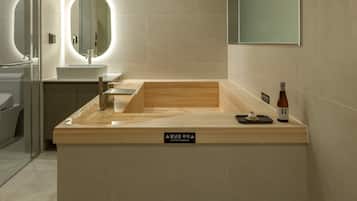 Suite Hiroki | Bathroom | Hair dryer, slippers, towels, shampoo