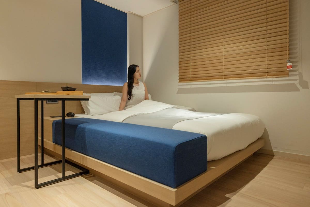 Ropa de cama de alta calidad y cortinas blackout