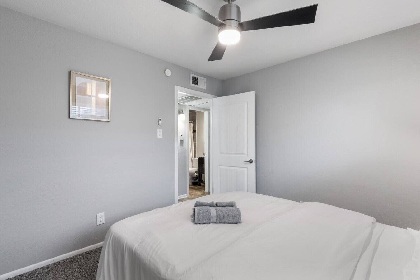 2 bedrooms, desk, iron/ironing board, WiFi