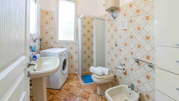 Vila família, 3 quartos, 2 banheiros (Casa Spiaggiabella - Coastal Home) | Banheiro