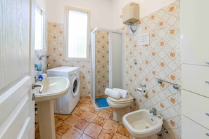 Familienvilla, 3 Schlafzimmer, 2 Bäder (Casa Spiaggiabella Near The Sea) | Badezimmer
