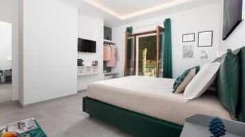 In-room safe, iron/ironing board, free WiFi