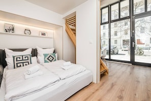 Iron/ironing board, WiFi, bed sheets - Stylish New Cube Loft by Berlin Wall Apartments (Berlin)