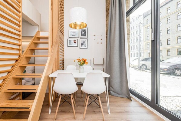 Dining - Stylish New Cube Loft by Berlin Wall Apartments (Berlin)