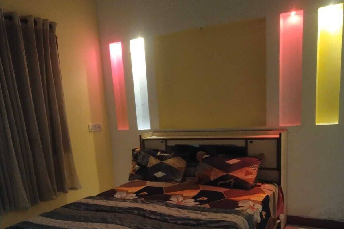 Rollaway beds, free WiFi, bed sheets