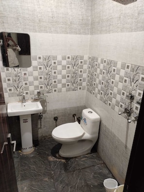 Shower, soap - The White House (Mandsaur)