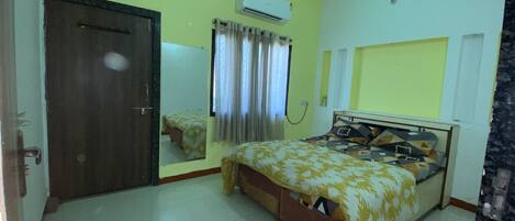 Rollaway beds, free WiFi, bed sheets