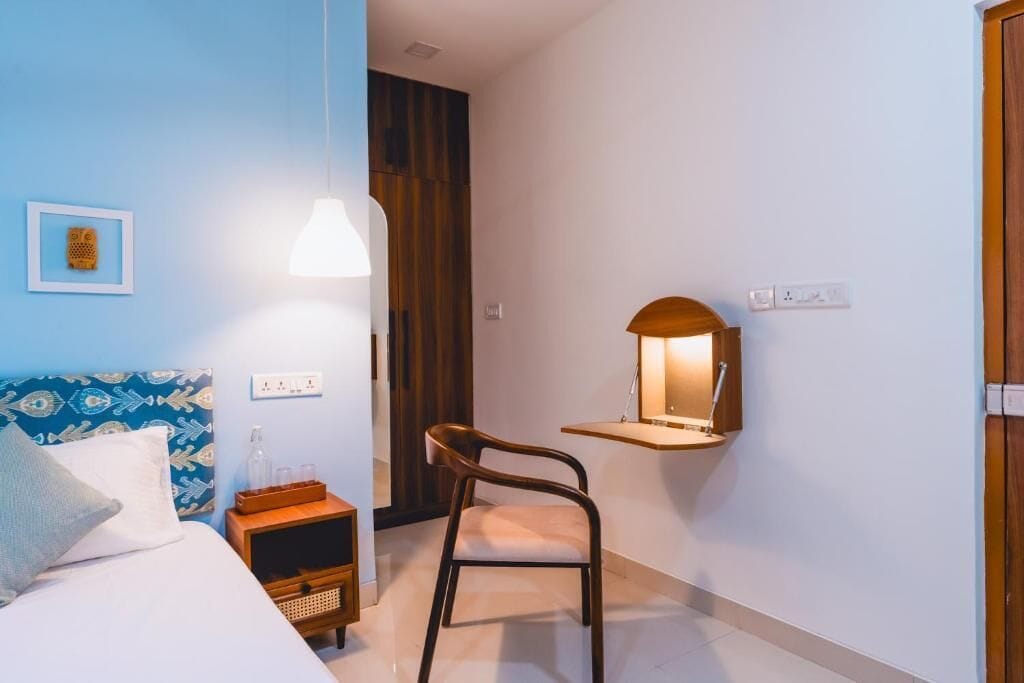 Deluxe Double or Twin Room | In-room safe, desk, laptop workspace, iron/ironing board