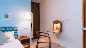 Deluxe Double or Twin Room | In-room safe, desk, laptop workspace, iron/ironing board