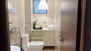 Deluxe Double or Twin Room | Bathroom | Shower, free toiletries, hair dryer, towels