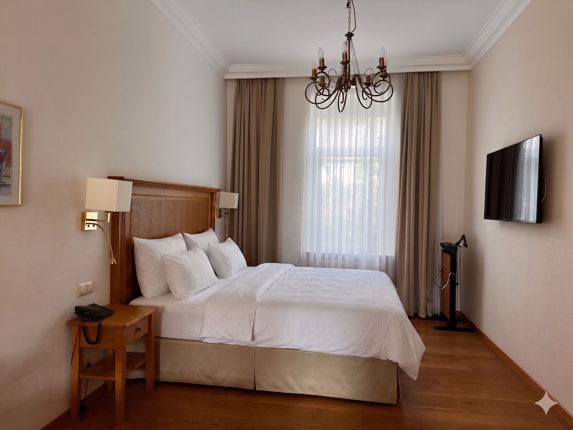 Deluxe Suite, Balcony | In-room safe, desk, blackout drapes, soundproofing