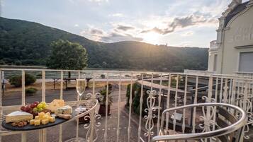Classic-Doppelzimmer, Balkon | Zimmersafe, Schreibtisch, Verdunkelungsvorhänge, schallisolierte Zimmer
