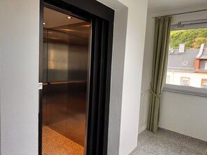 Reception - Hotel Schön (Rüdesheim am Rhein)