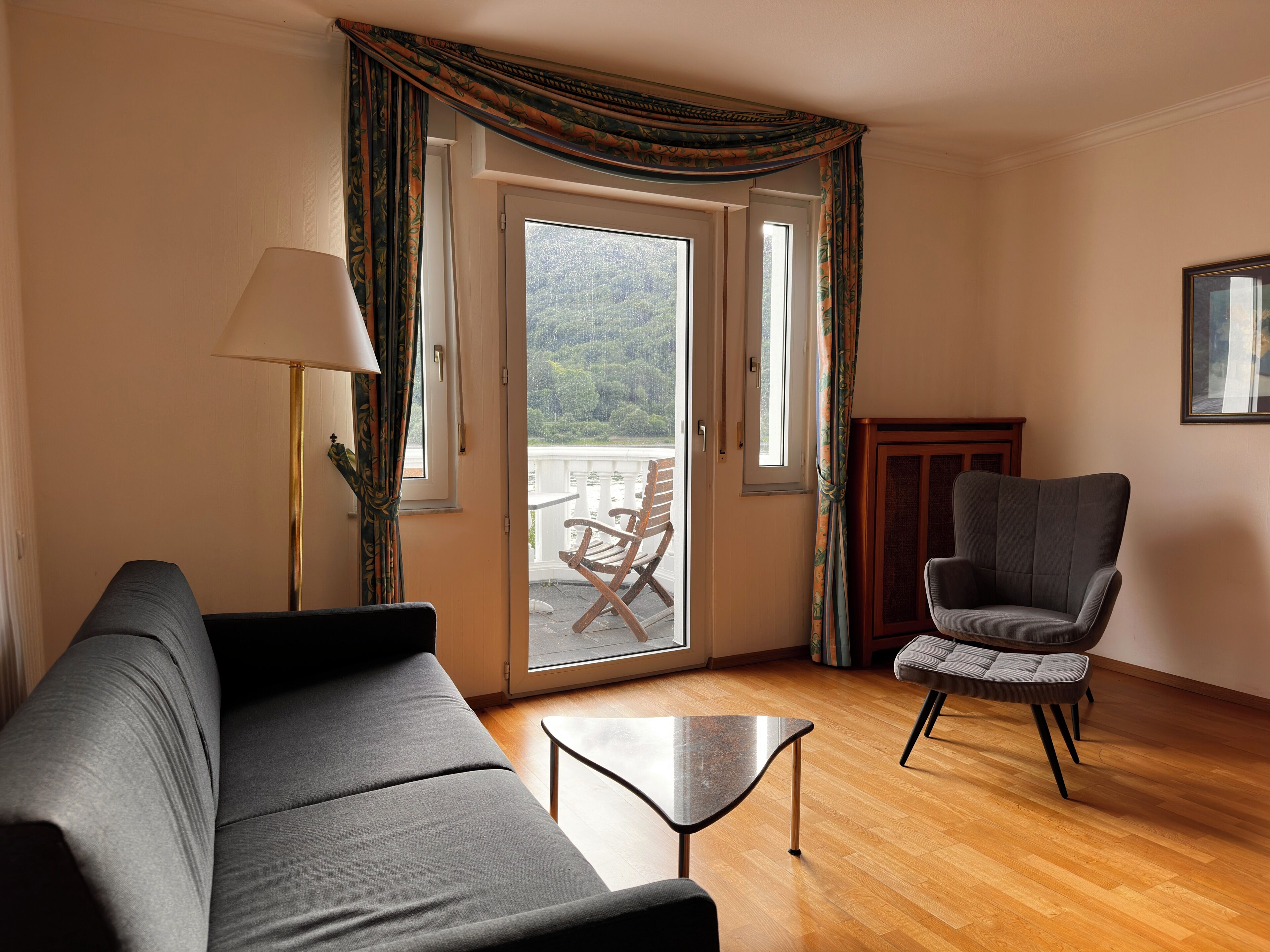 Comfort suite, balkon | Woonruimte | Speelgoed en een printer