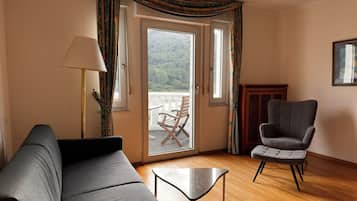 Comfort suite, balkon | Woonruimte | Speelgoed en een printer