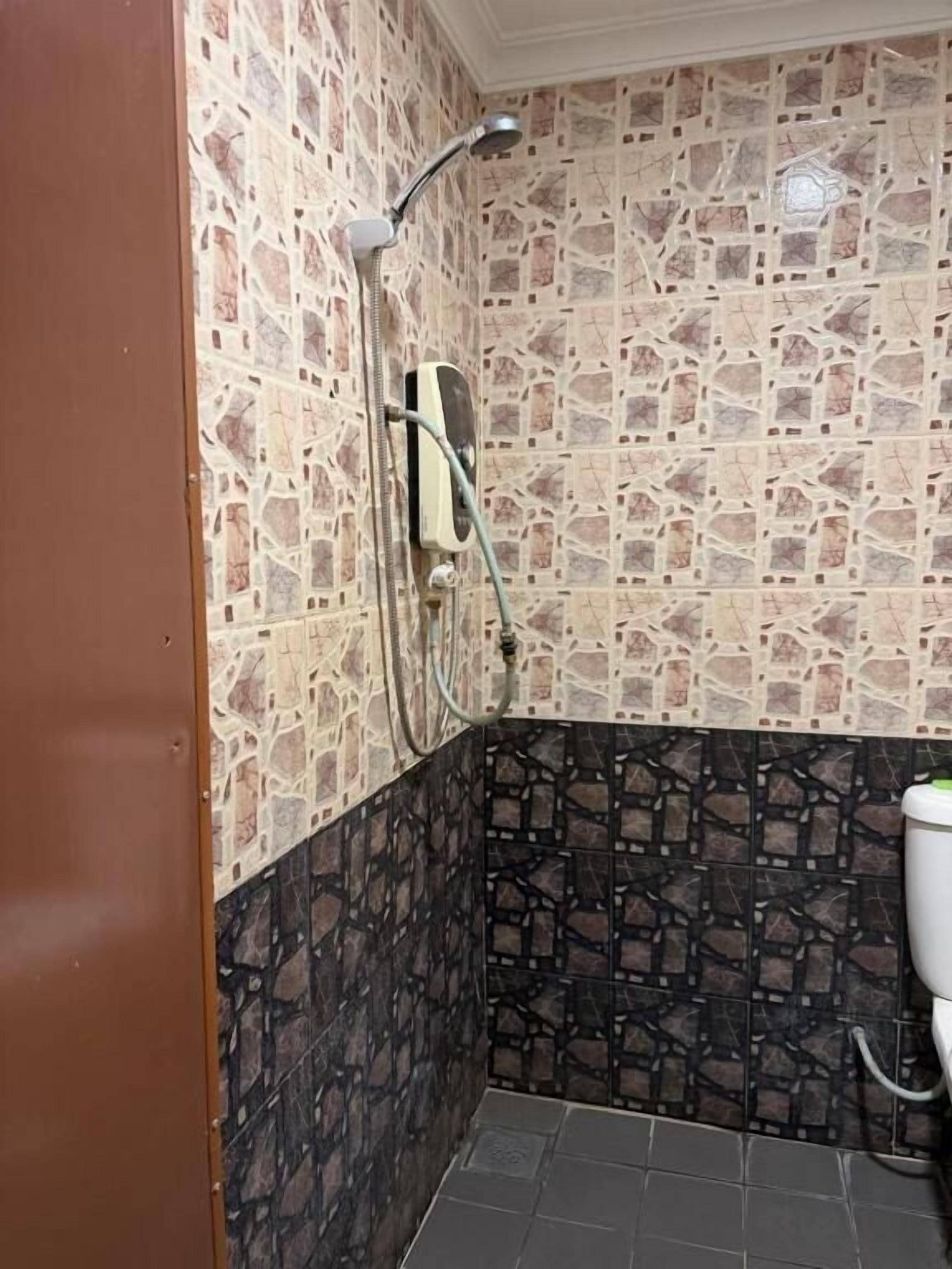 Kostenlose Toilettenartikel, Hausschuhe, Handtücher, Seife