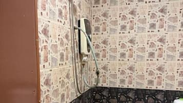 Kostenlose Toilettenartikel, Hausschuhe, Handtücher, Seife