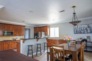 Dining - Beautiful 4 Bedroom - Fun Family Pet Friendly Home (Lancaster)