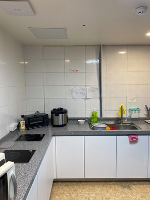 Oven, cookware/dishes/utensils - Upper Villagio Mainoneroomtel (Namdong-gu)