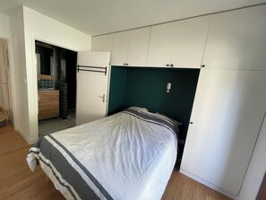 Room - Vrbo Property (Paris)