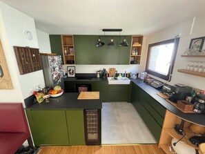 Private kitchen - Vrbo Property (Paris)