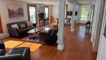 Basic Apartment, 2 Bedrooms, Balcony | Living area