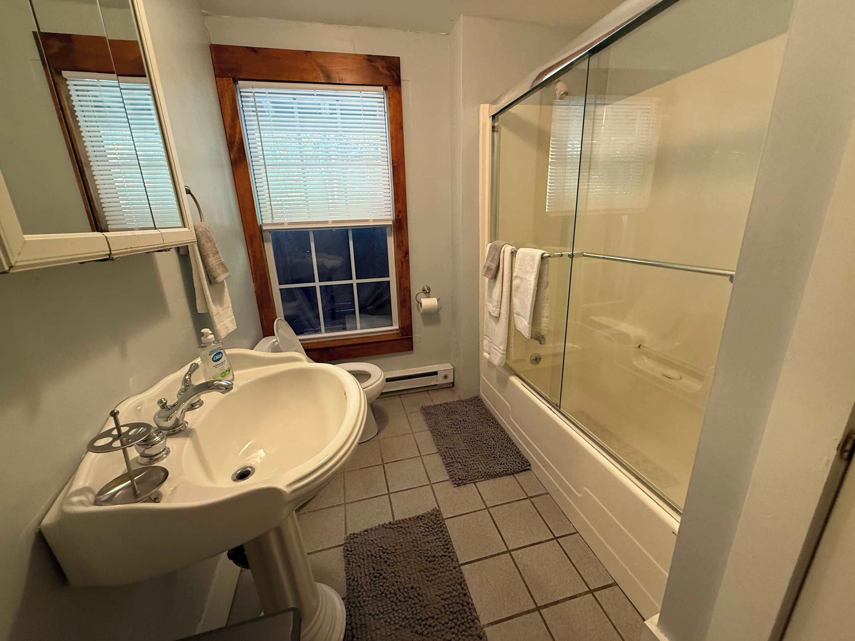 Basic Apartment, 2 Bedrooms, Balcony | Bathroom