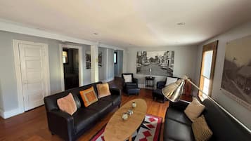Basic Apartment, 2 Bedrooms, Balcony | Living area