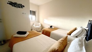 2 室のベッドルーム、アイロン / アイロン台、インターネット、ベッドシーツ