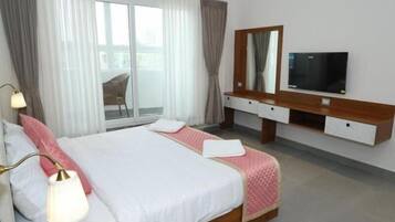Laptop workspace, iron/ironing board, free WiFi