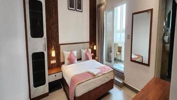 Suite, Balcony, City View | Laptop workspace, iron/ironing board, free WiFi