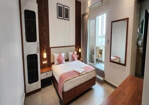 Suite, balcón, vista a la ciudad | Wifi gratis 
