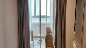 Family Room, Balcony, City View | Interior