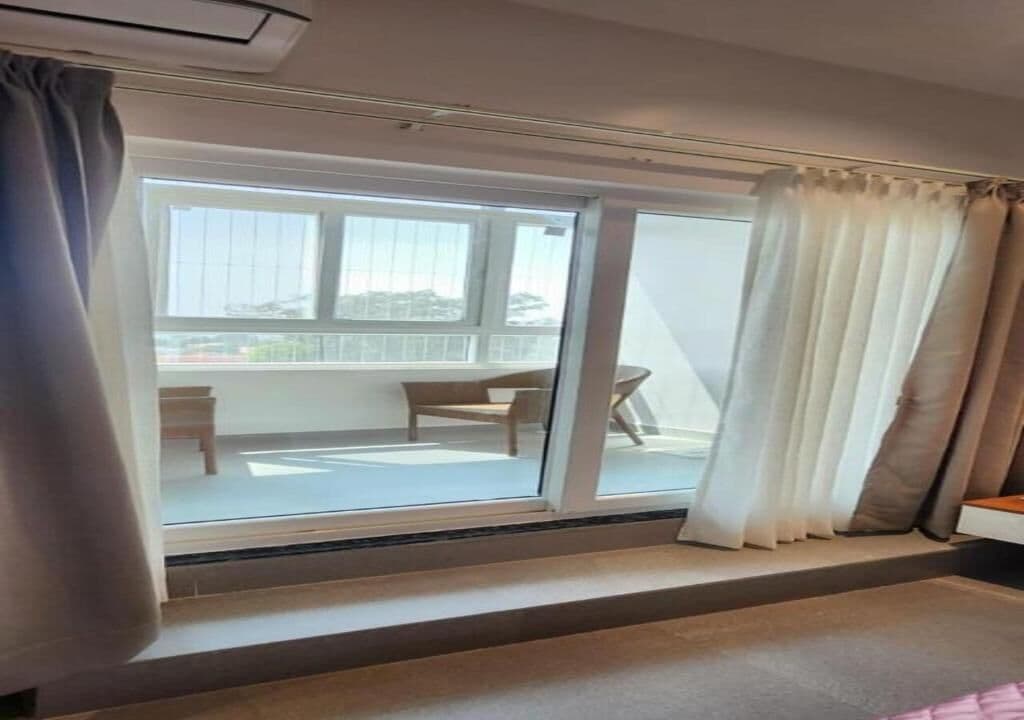 Habitación básica doble, balcón, vistas a la ciudad | Interior