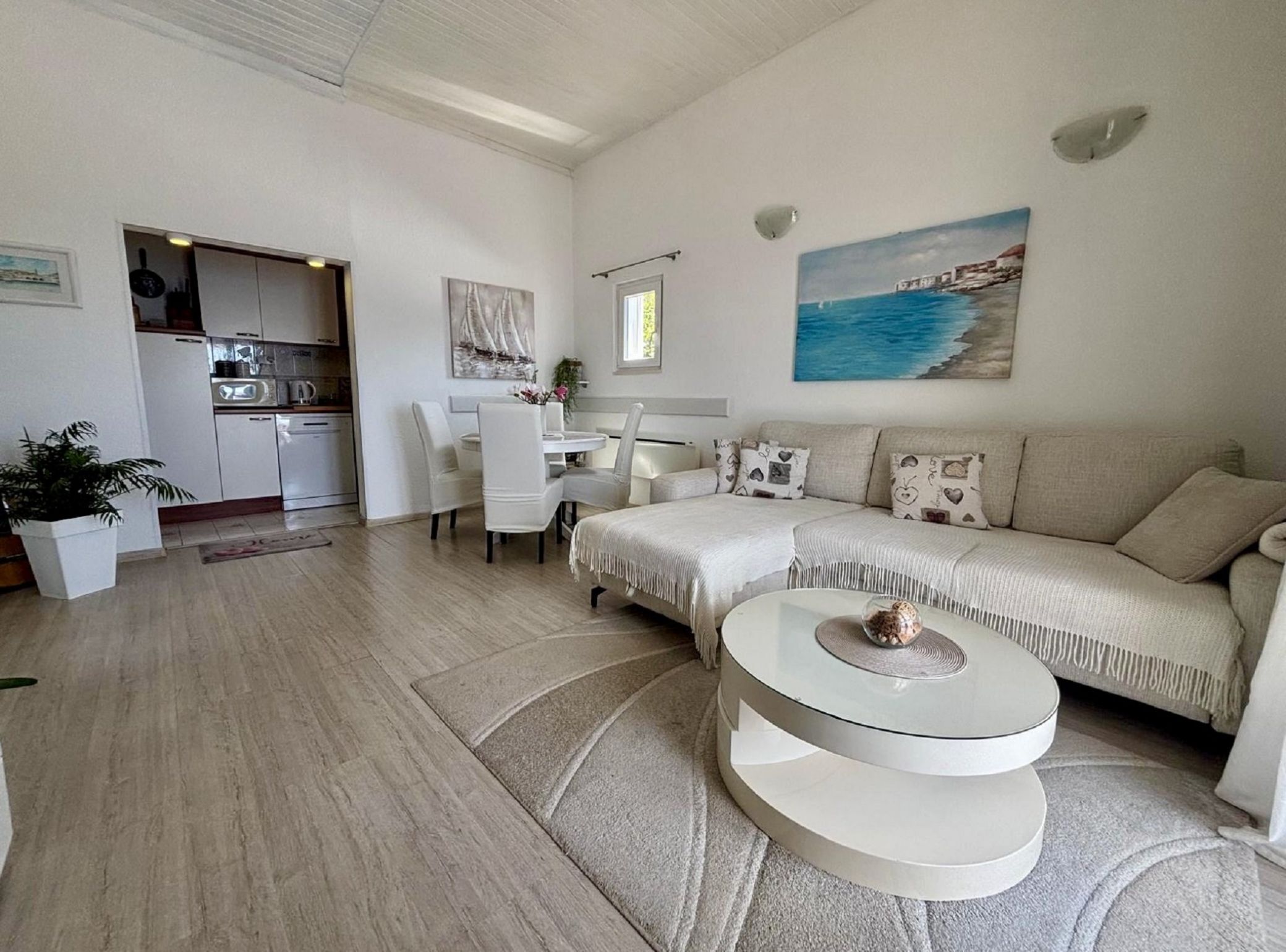 Apartment (One Bedroom Apartment with Terrace) | Wohnzimmer