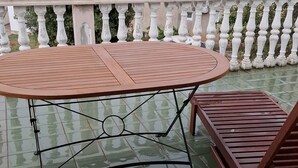 Căn hộ (One Bedroom Apartment with Terrace) | Ban công