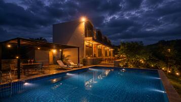 Seasonal outdoor pool