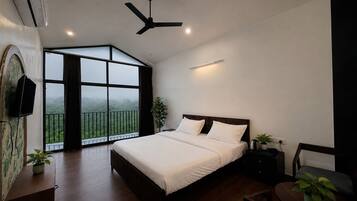 Chalet, Mountain View | Desk