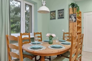 Dining - Spacious Apartment for 8 People | Workspace (Sopot)