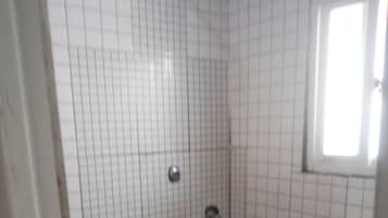 Basic Room | Bathroom
