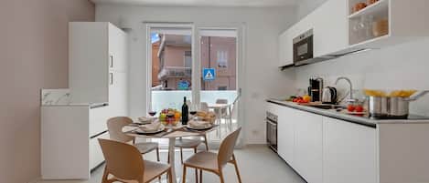 Family Apartment, 2 Bedrooms, Balcony, Sea Facing (Nua Boutique Apartaments 4 Towncentre) | Dining