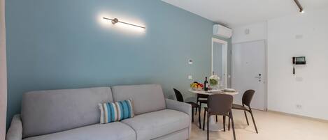 Familienapartment, 1 Schlafzimmer, Balkon, Meerseite (Nua Boutique Apartaments 11) | Wohnbereich