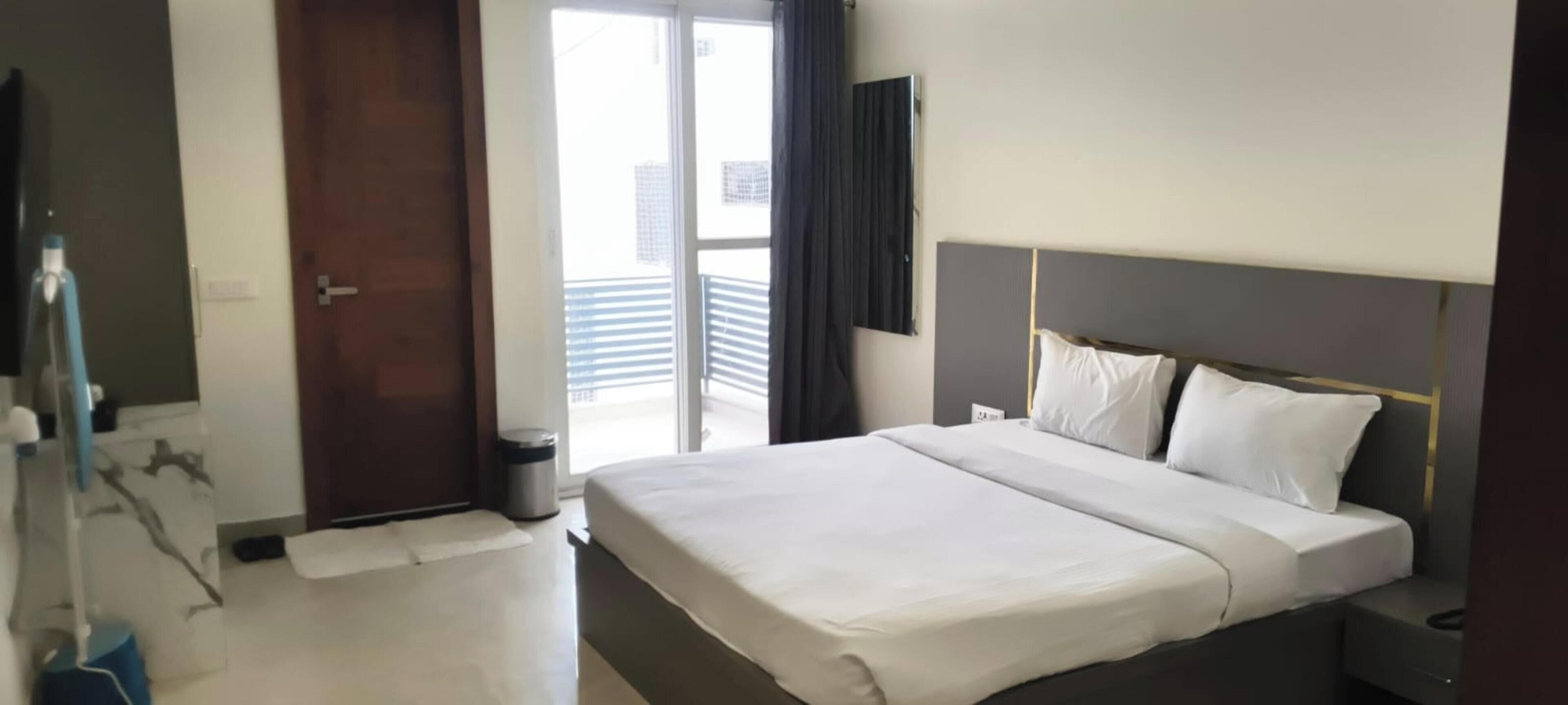 Luxury Double Room | Desk, free WiFi
